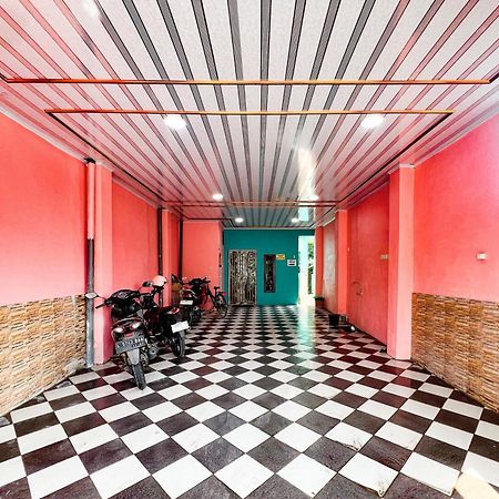 Reddoorz Near Sunrise Mall Mojokerto Buitenkant foto