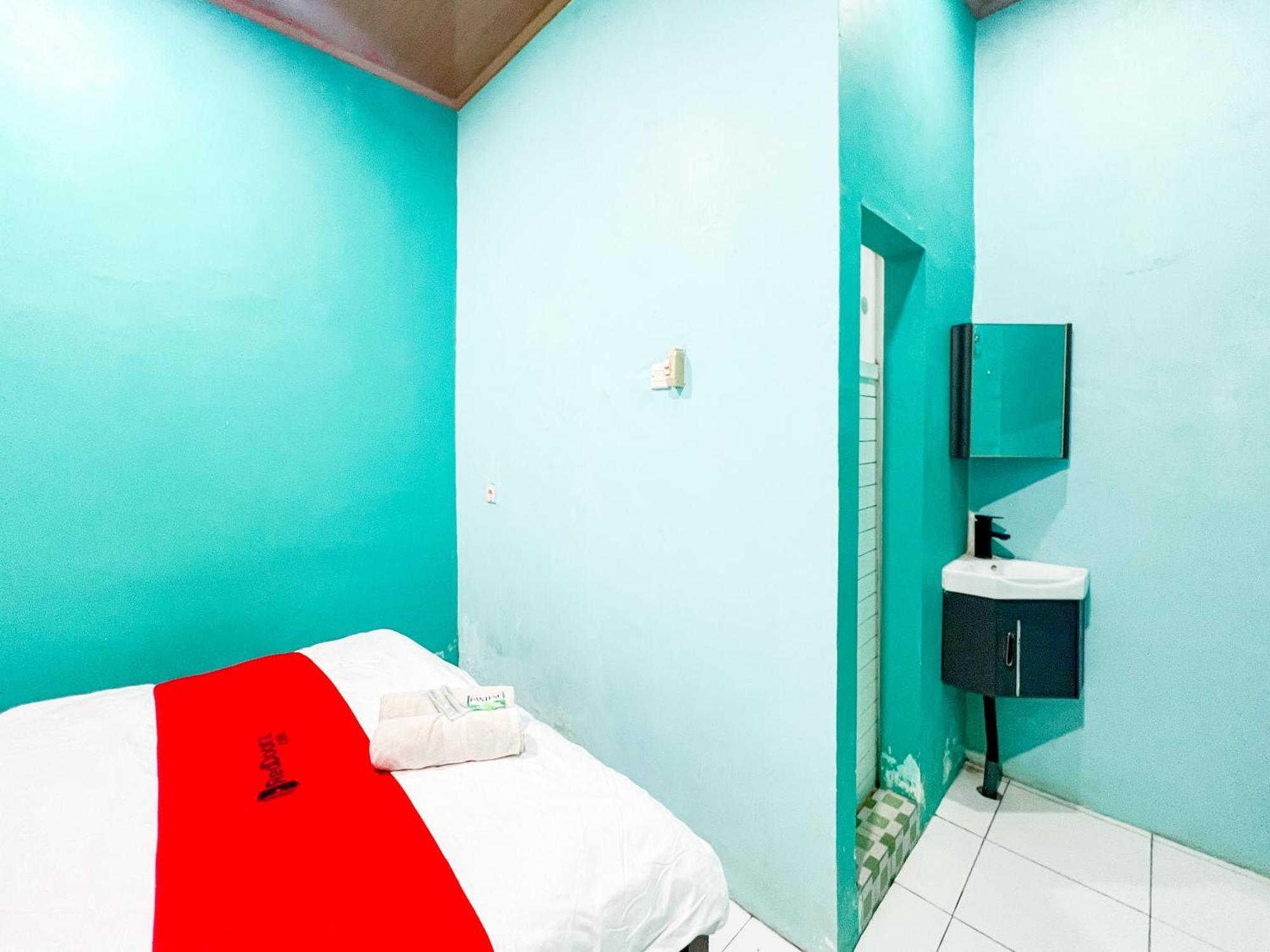 Reddoorz Near Sunrise Mall Mojokerto Buitenkant foto