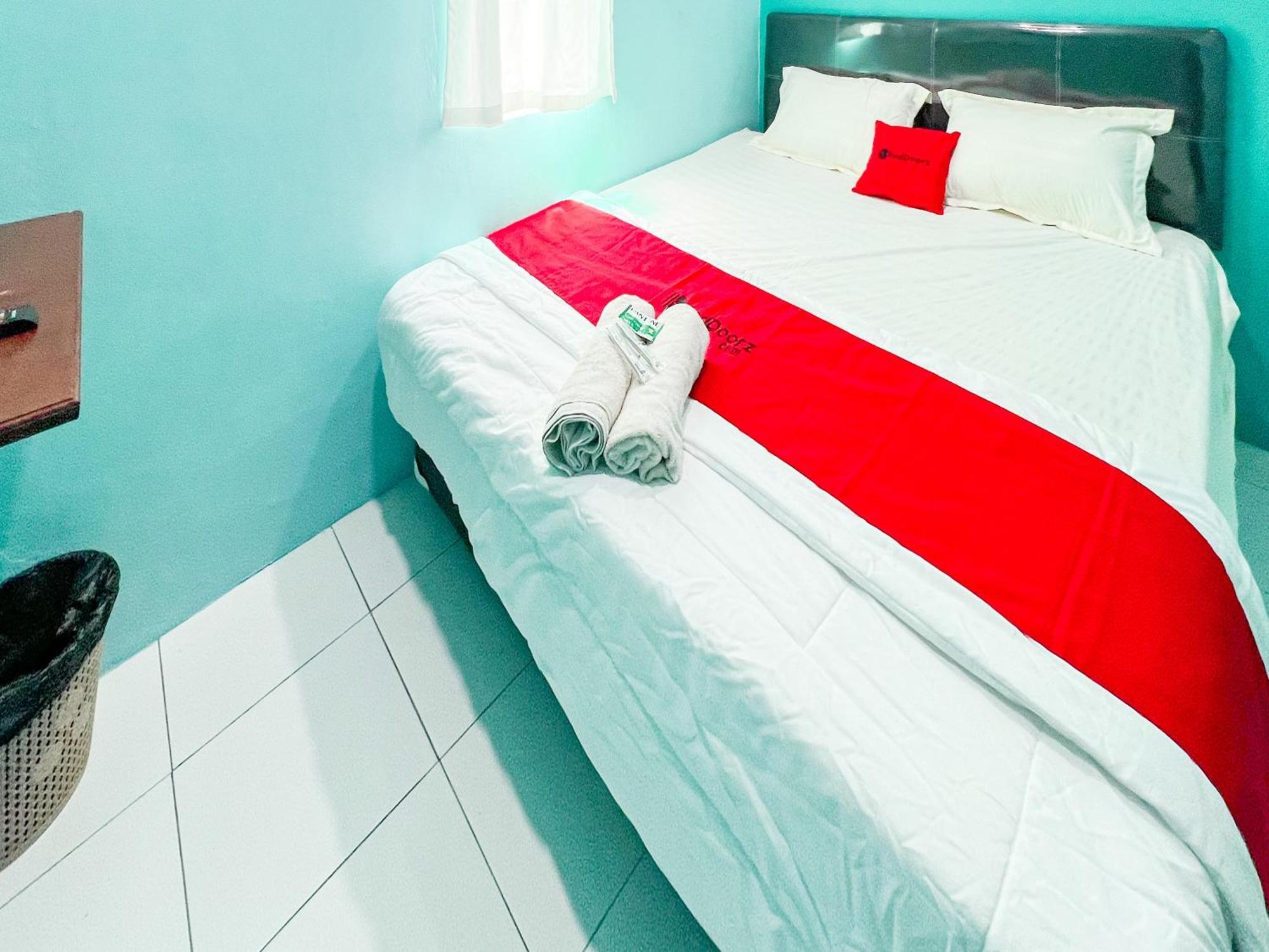 Reddoorz Near Sunrise Mall Mojokerto Buitenkant foto