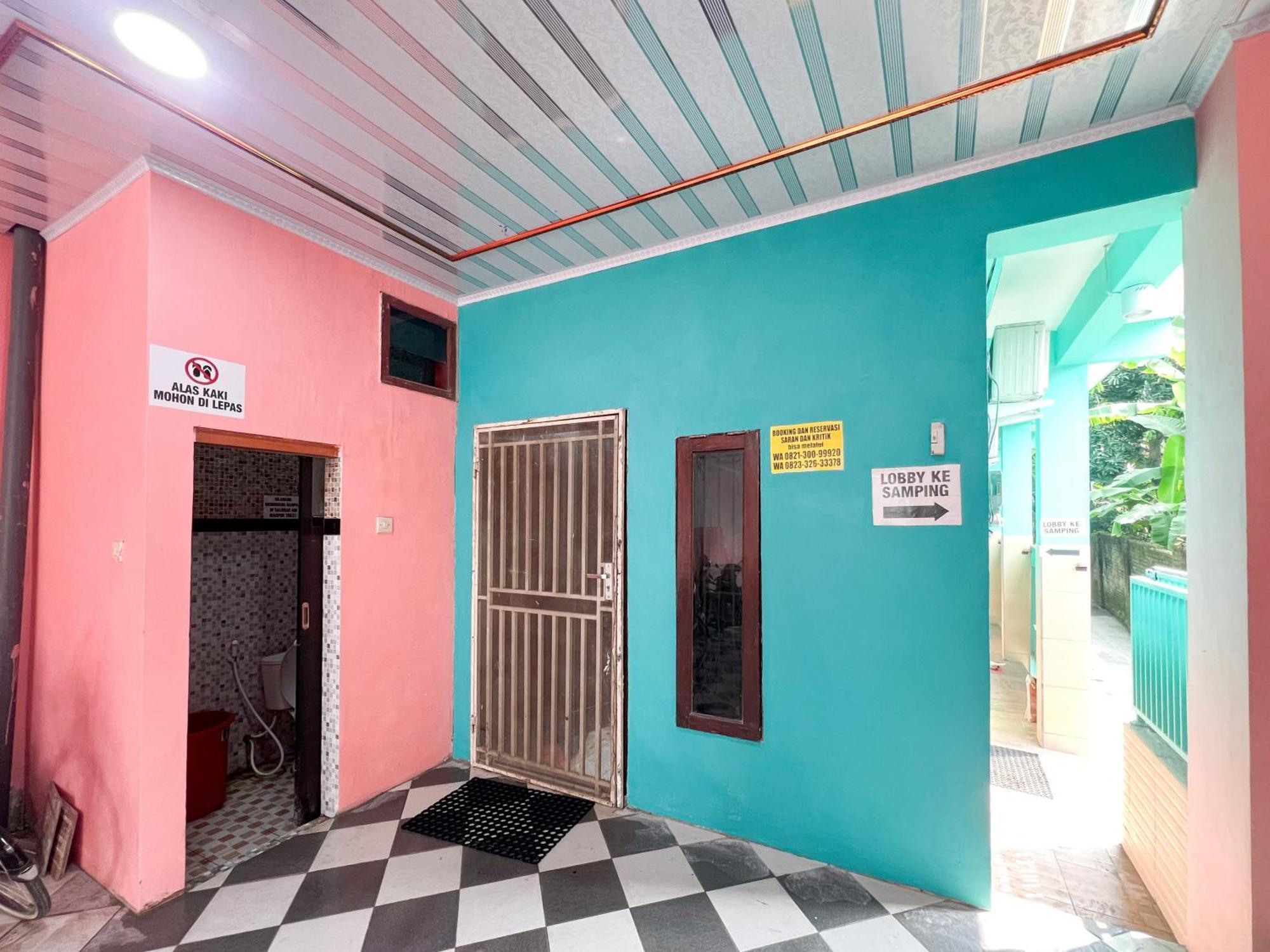 Reddoorz Near Sunrise Mall Mojokerto Buitenkant foto
