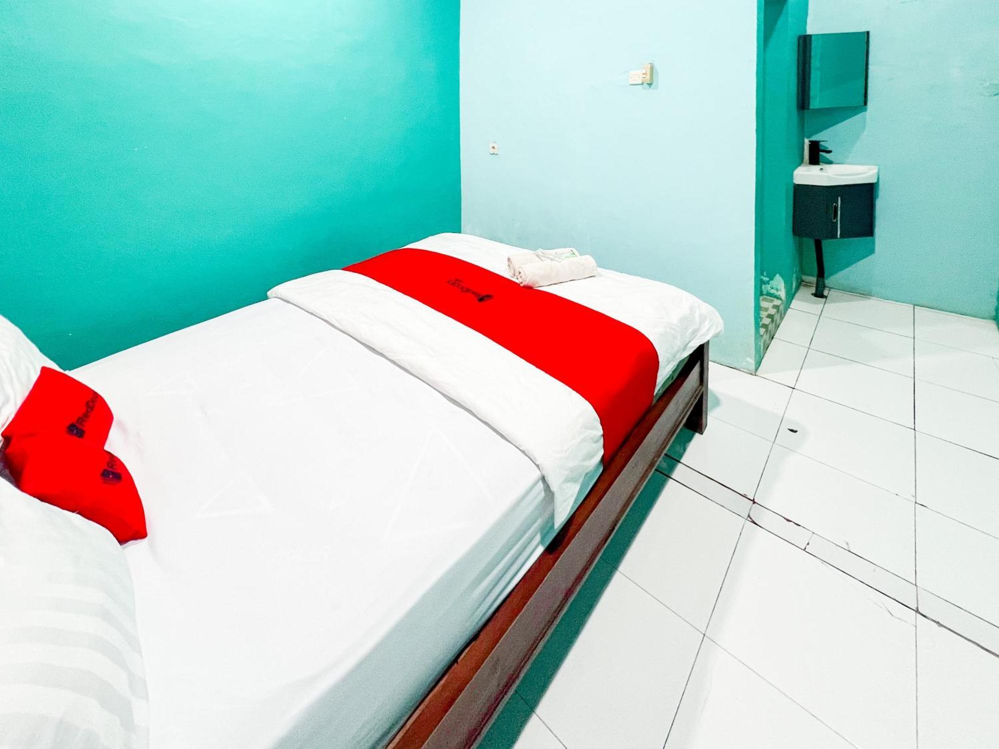 Reddoorz Near Sunrise Mall Mojokerto Buitenkant foto